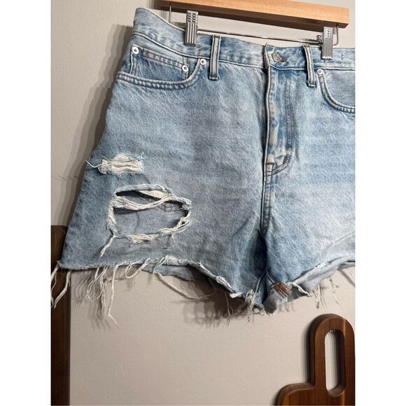 Madewell Light Blue Distressed Cut Off Denim The Mom Jean Shorts Size 29 - Picture 3 of 4